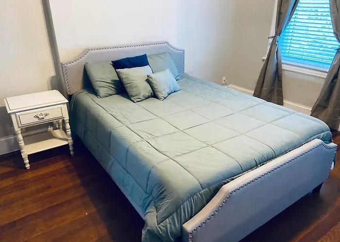 Entire Private Stl Apartment - 51A